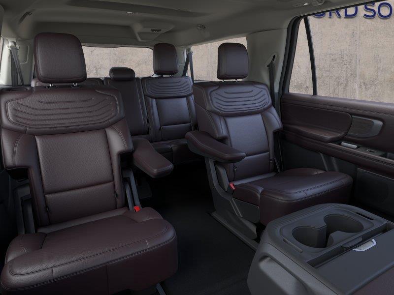 Vehicle photo 11