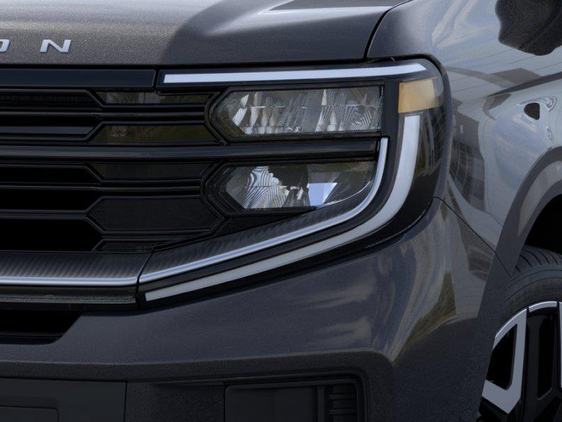 Vehicle photo 18