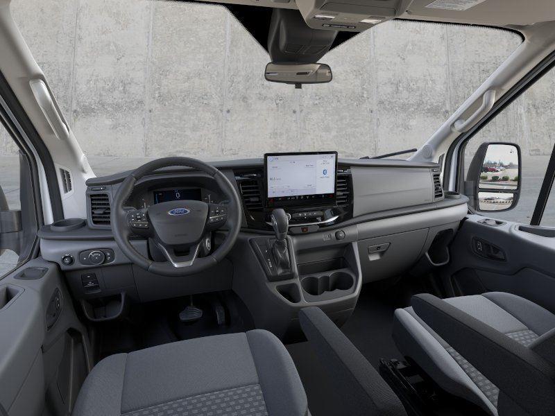 Vehicle photo 9