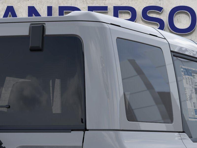 Vehicle photo 25