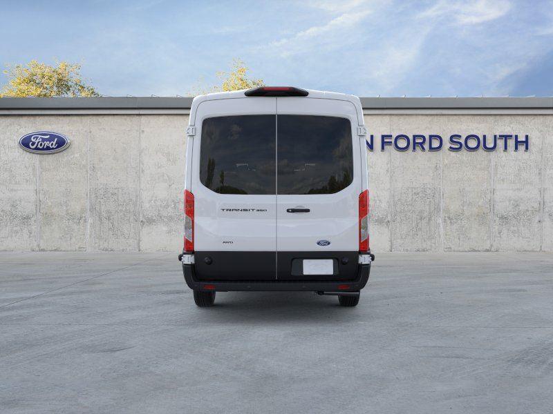 Vehicle photo 5