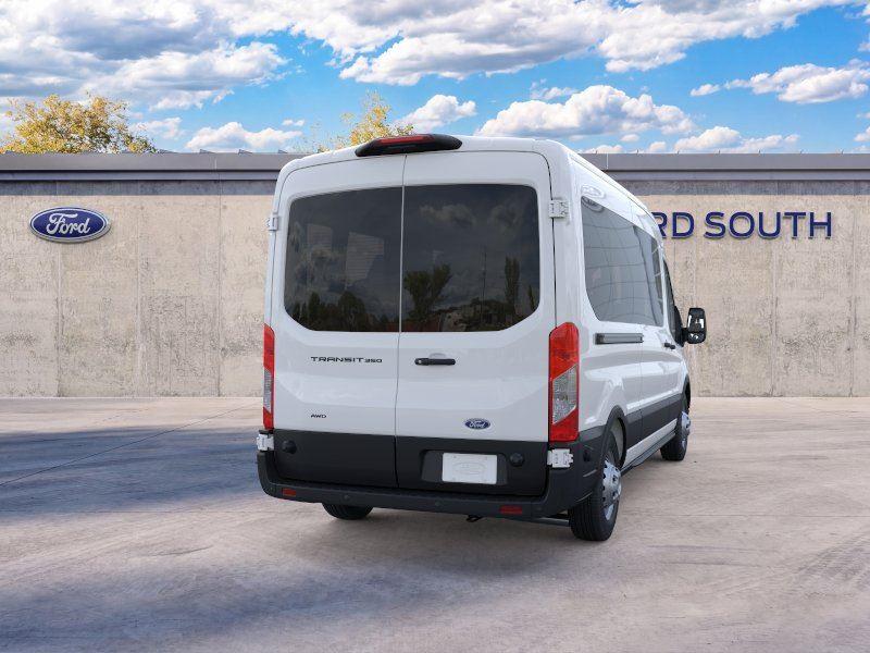 Vehicle photo 8