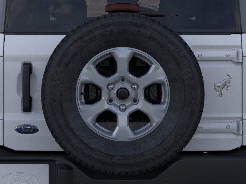 Vehicle photo 24