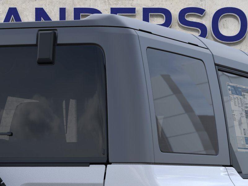 Vehicle photo 25