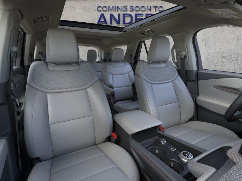 Vehicle photo 10