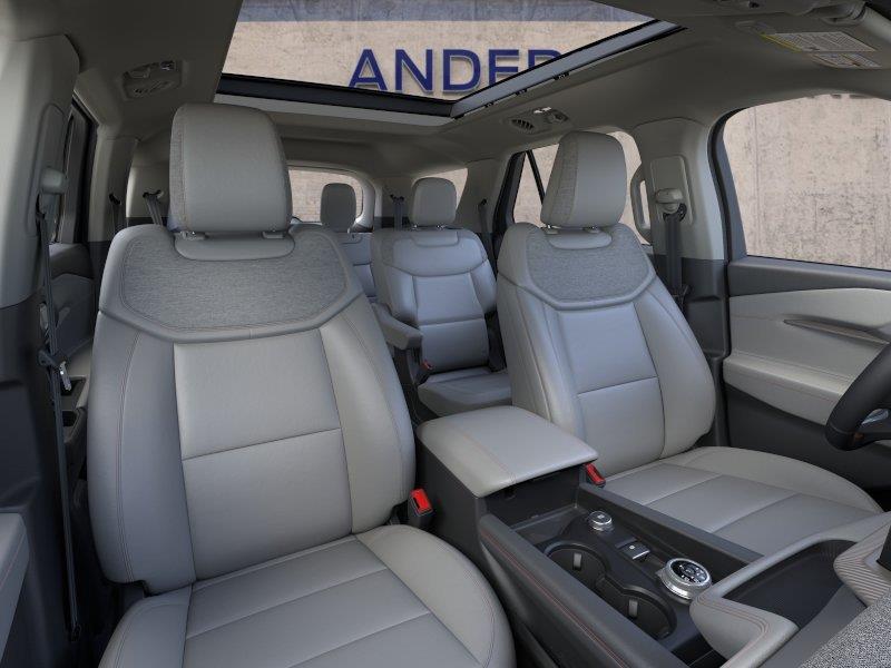Vehicle photo 10