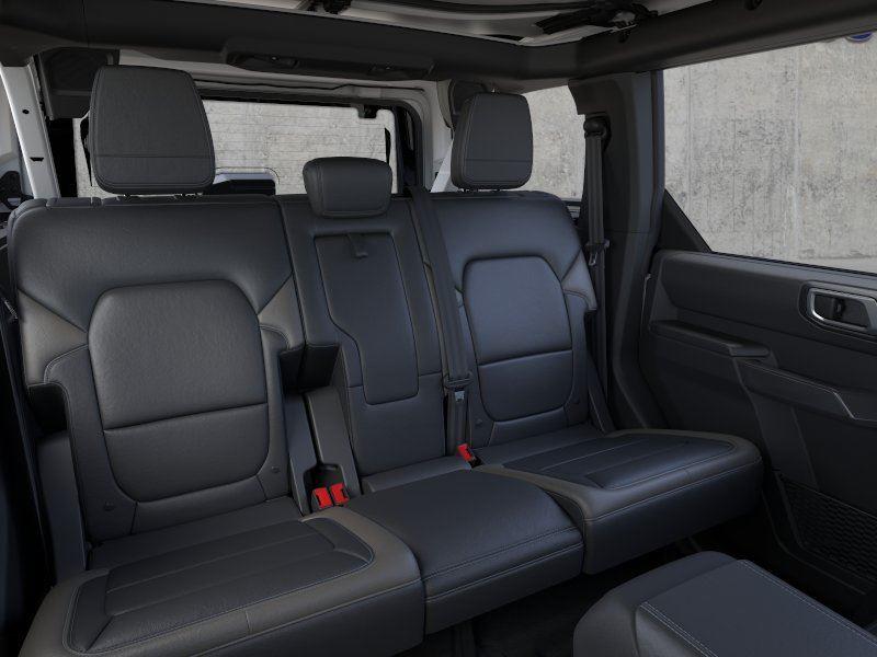 Vehicle photo 11