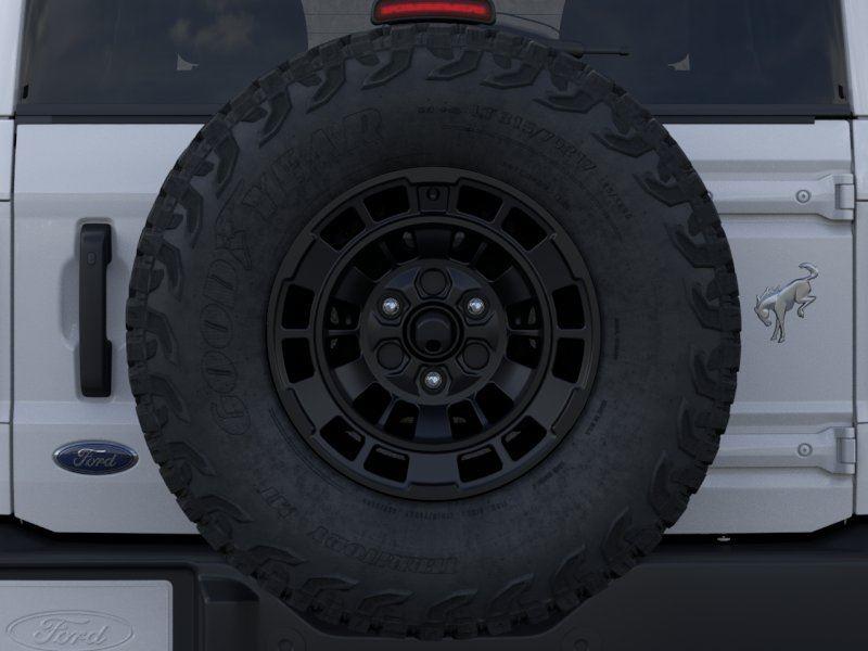 Vehicle photo 24