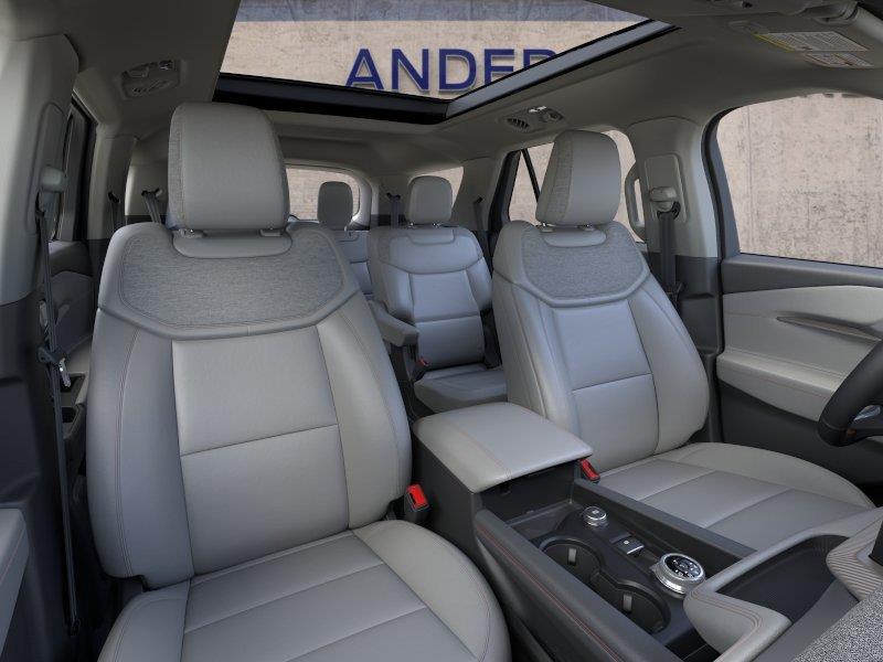Vehicle photo 10