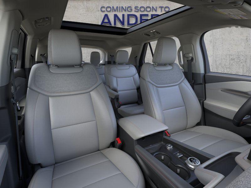Vehicle photo 10