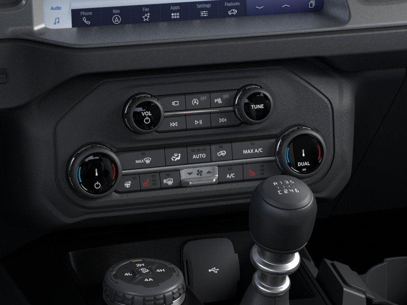 Vehicle photo 16