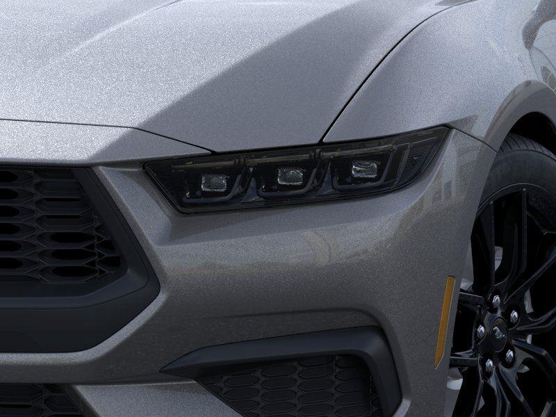Vehicle photo 18