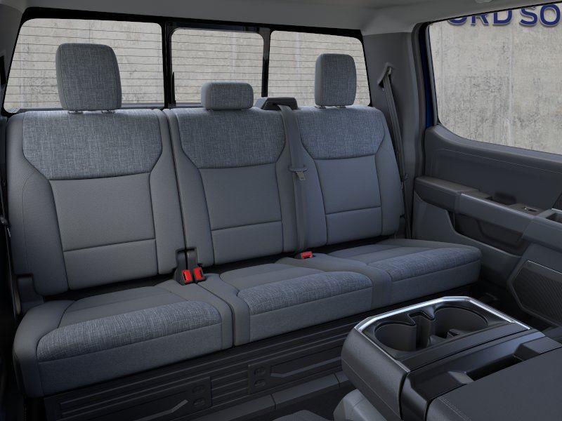 Vehicle photo 11