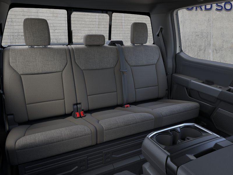 Vehicle photo 11