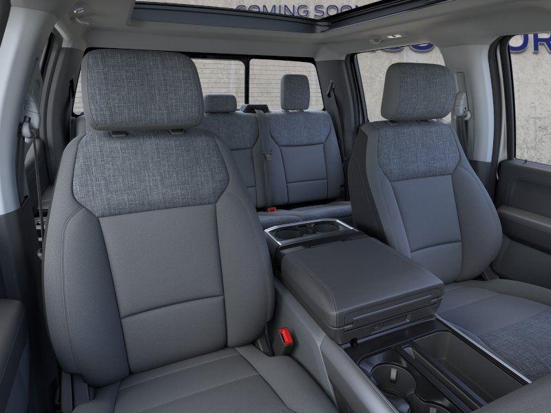 Vehicle photo 10