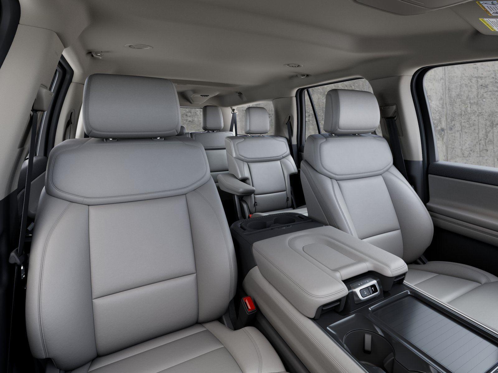 Vehicle photo 10