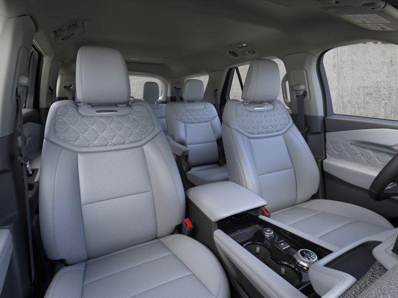 Vehicle photo 10
