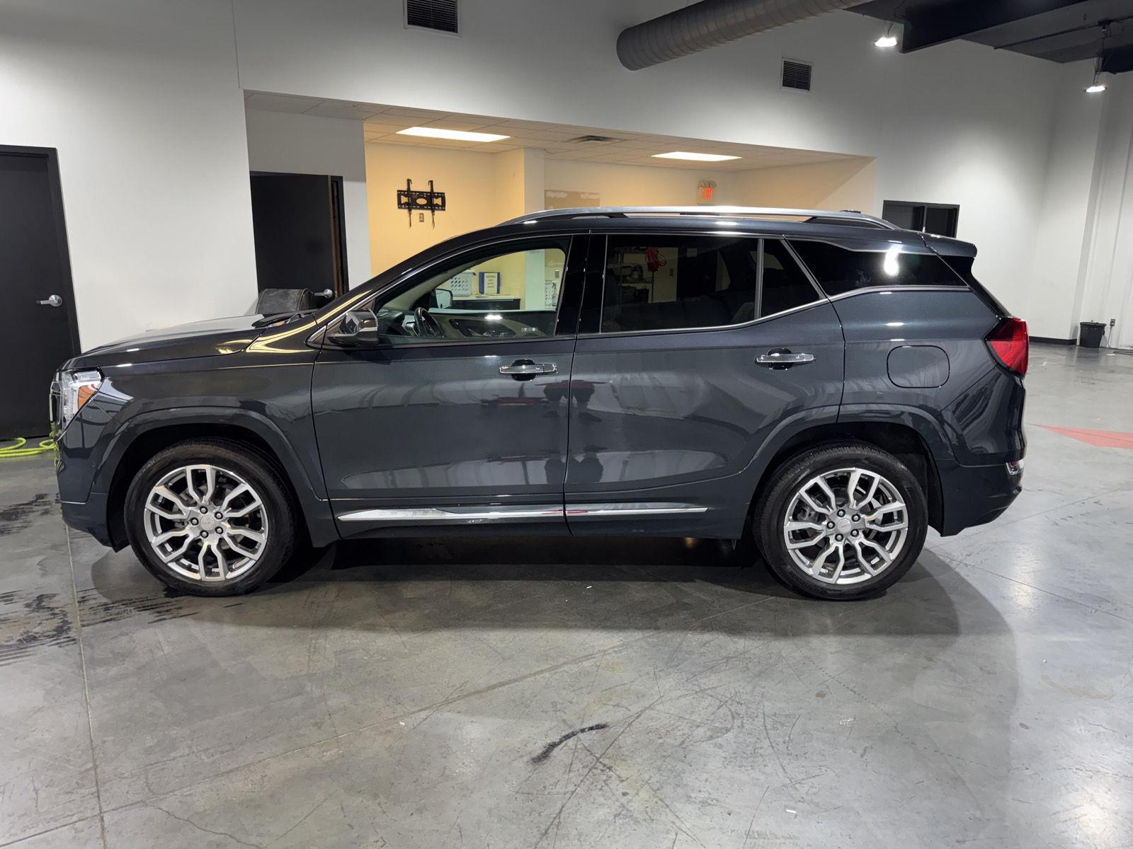 Vehicle photo 2