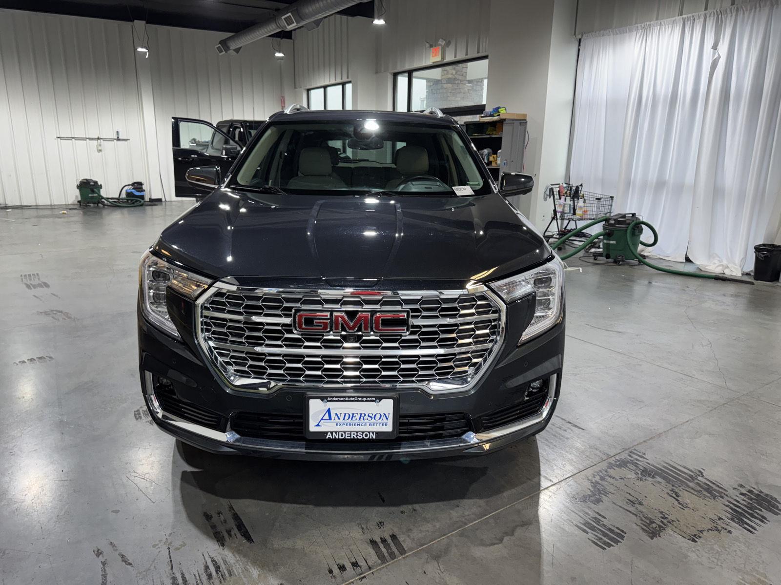 Vehicle photo 4