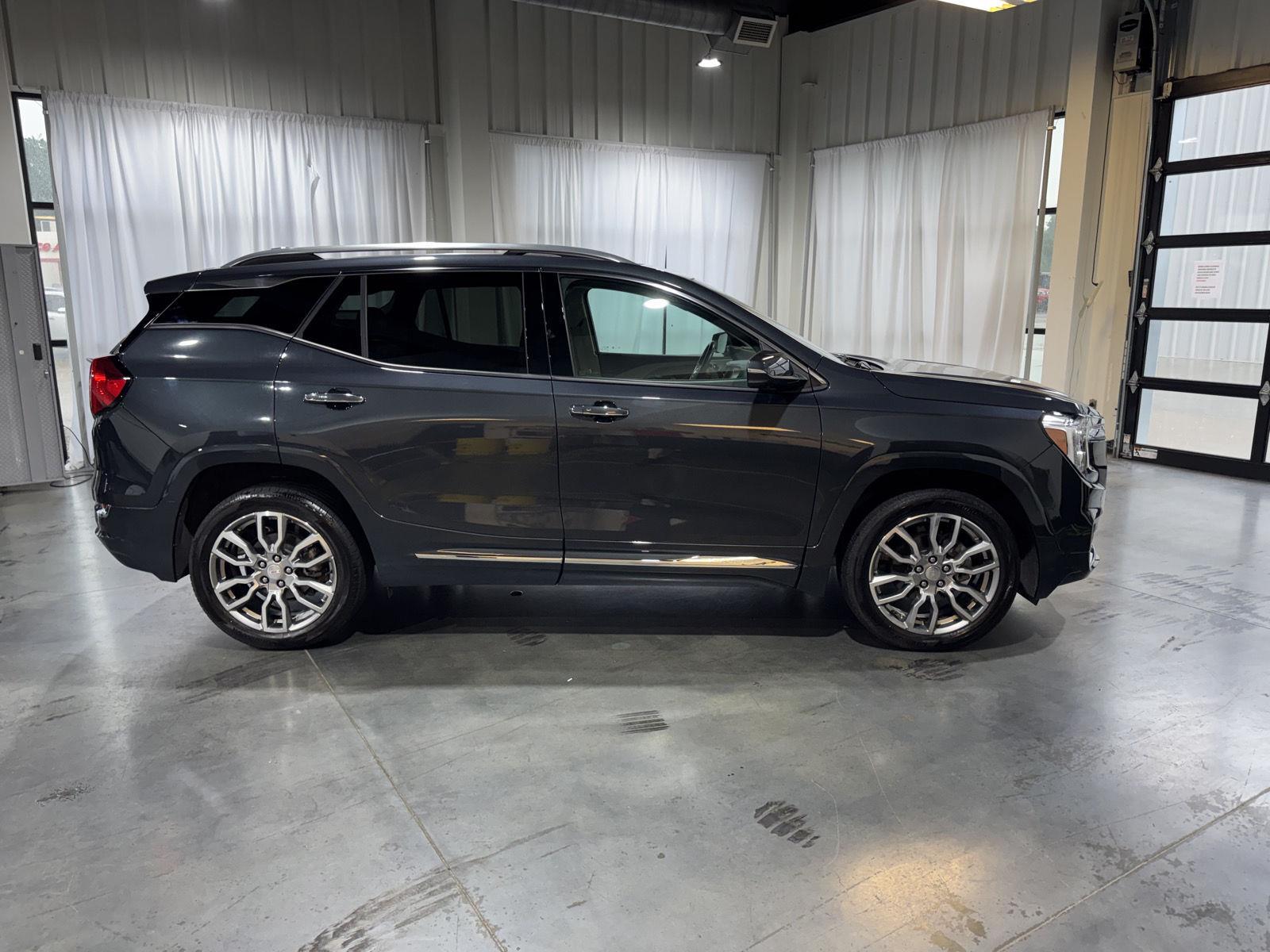 Vehicle photo 6