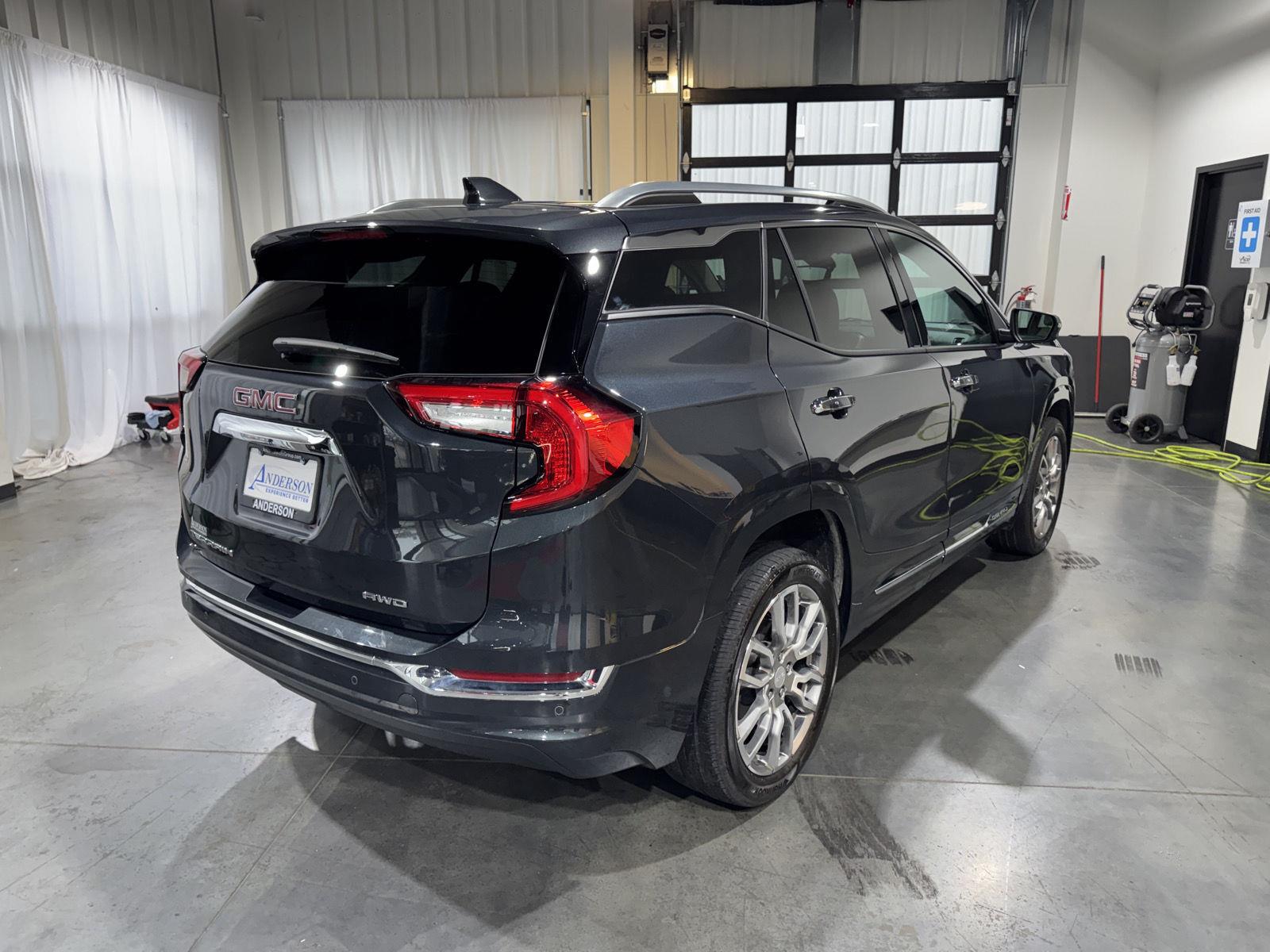 Vehicle photo 7