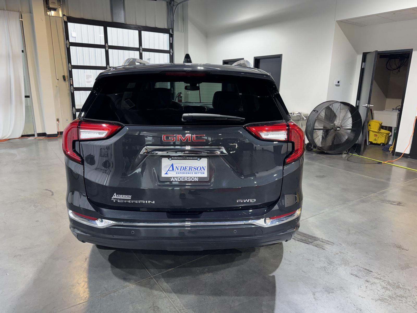 Vehicle photo 8