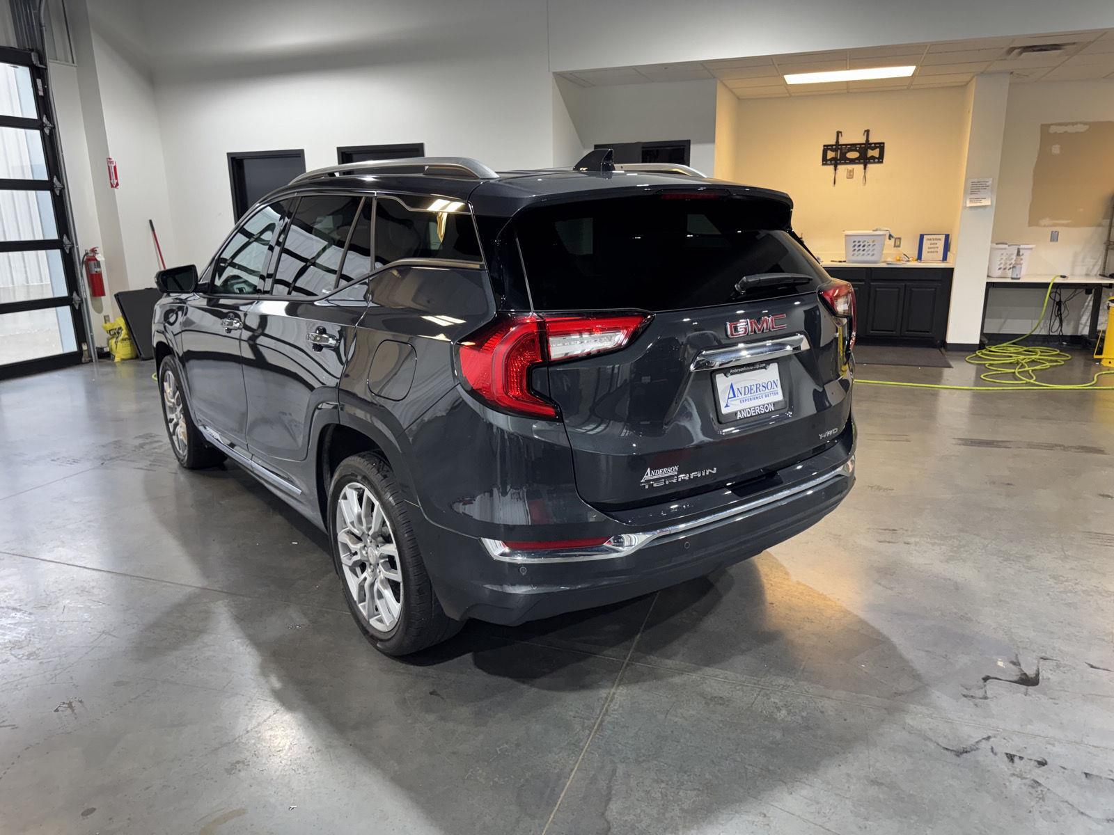 Vehicle photo 9