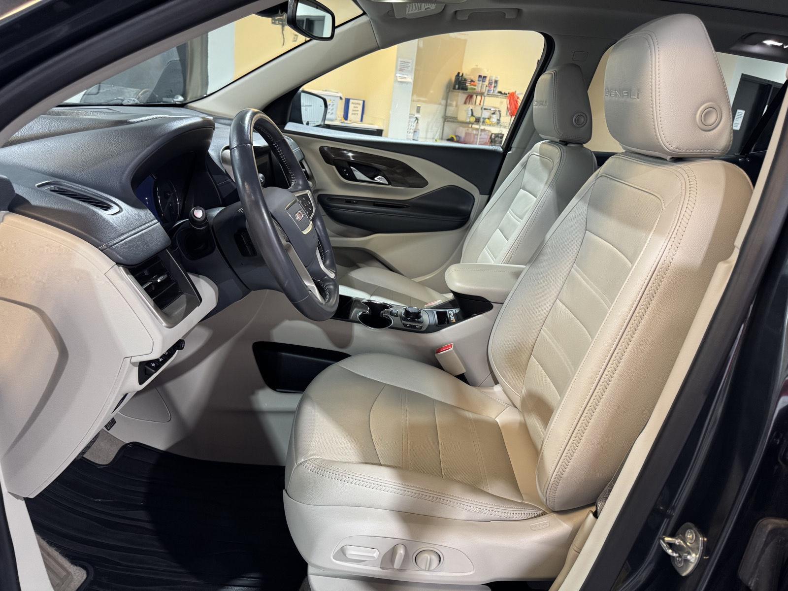 Vehicle photo 18