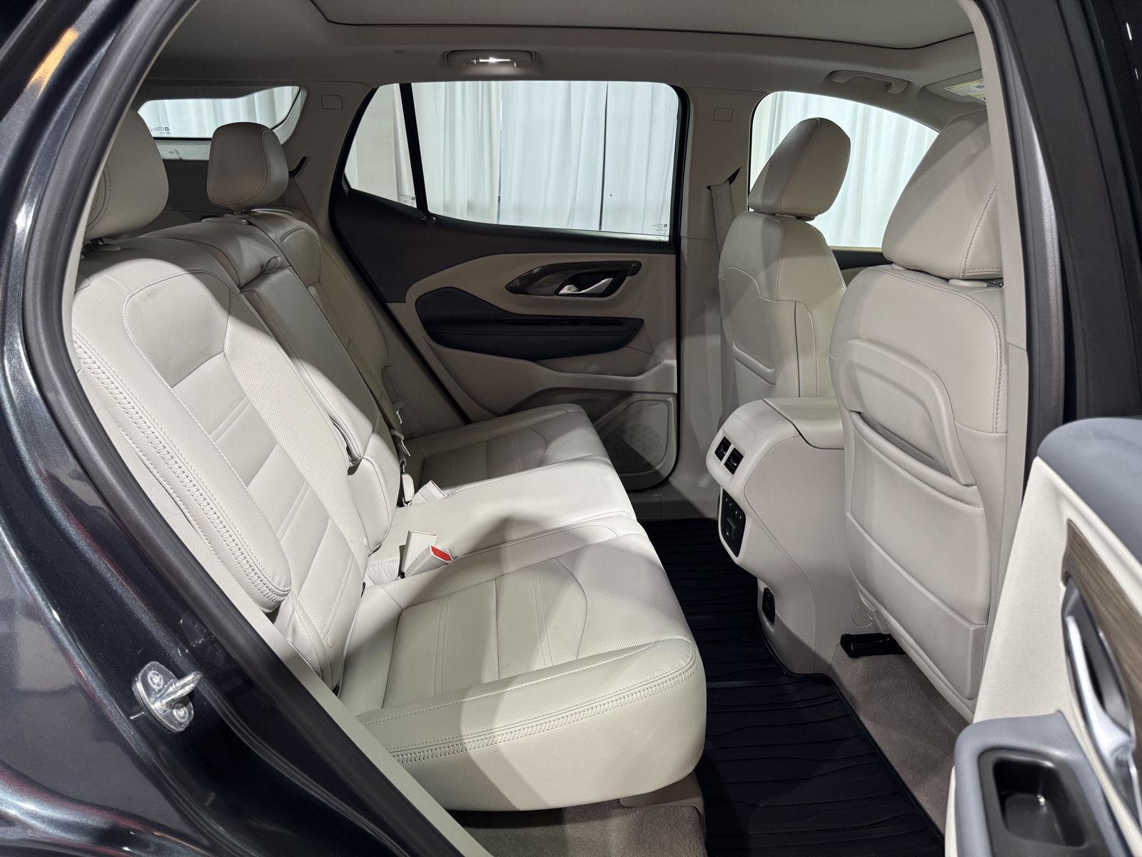Vehicle photo 25