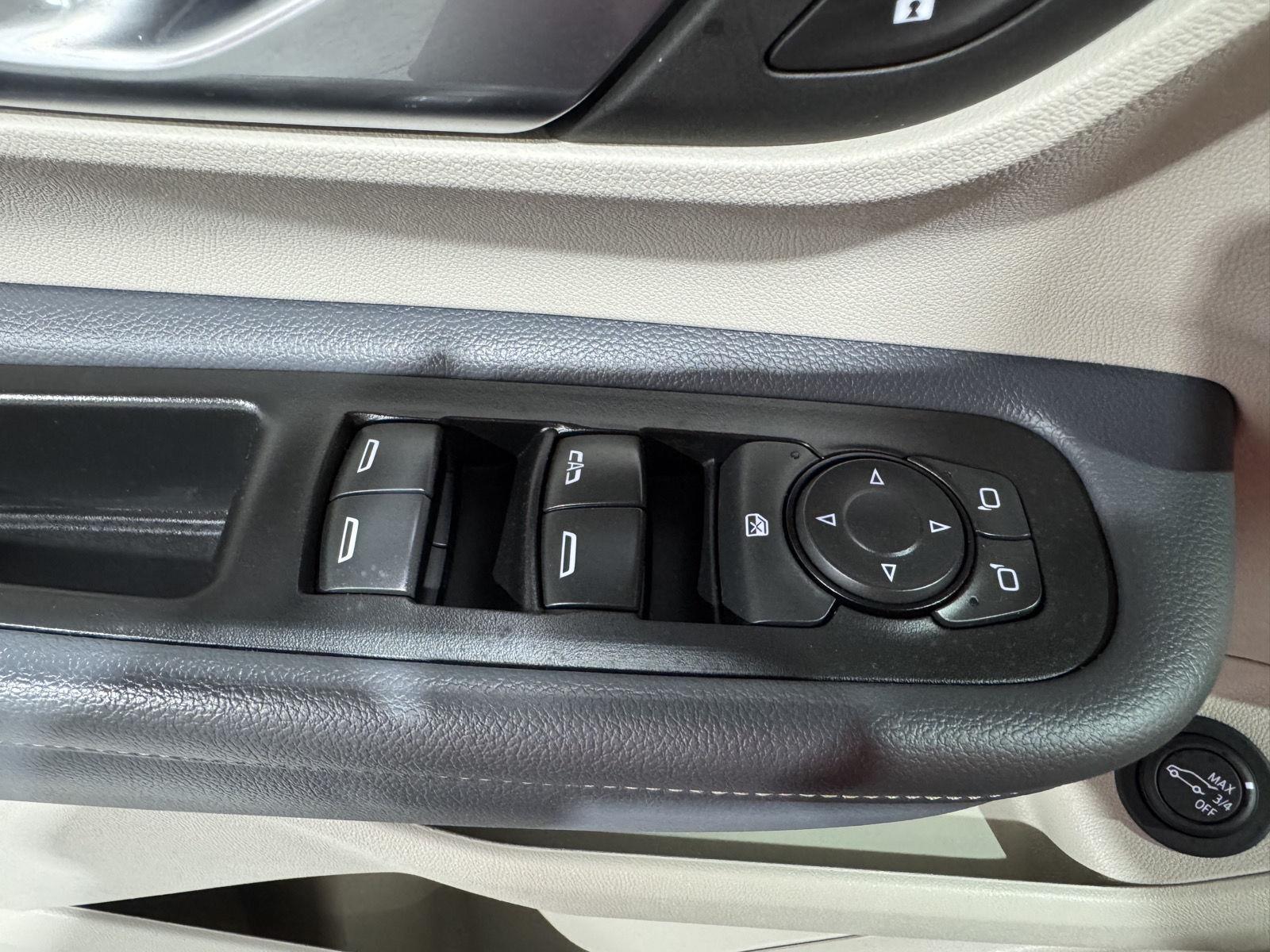 Vehicle photo 33