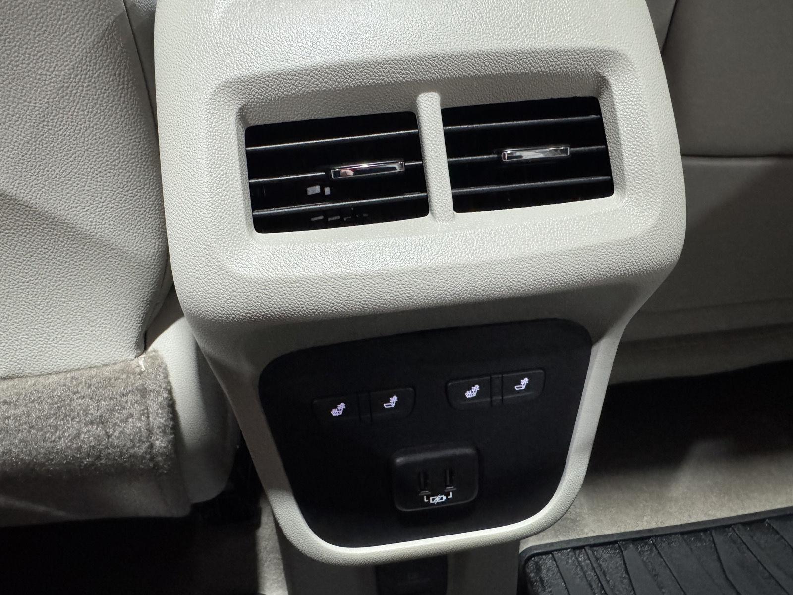 Vehicle photo 35