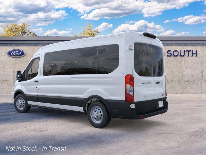 Vehicle photo 4
