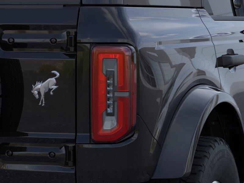 Vehicle photo 23