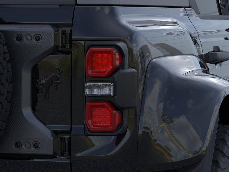 Vehicle photo 23