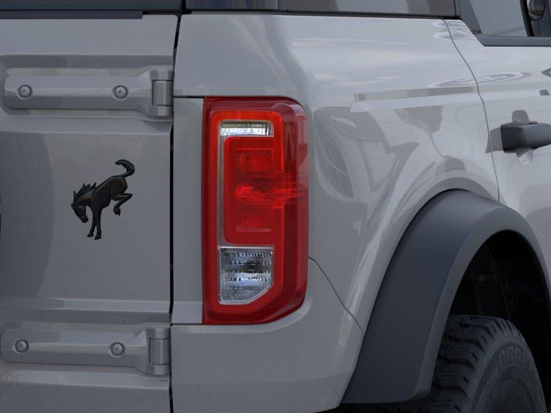 Vehicle photo 23