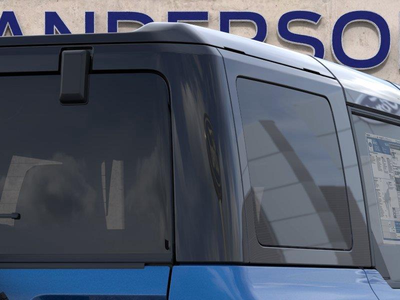 Vehicle photo 25