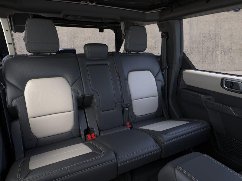 Vehicle photo 11
