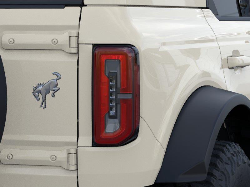 Vehicle photo 23