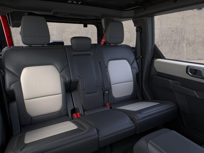 Vehicle photo 11