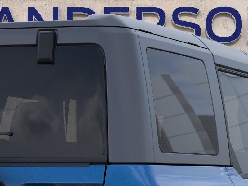 Vehicle photo 25