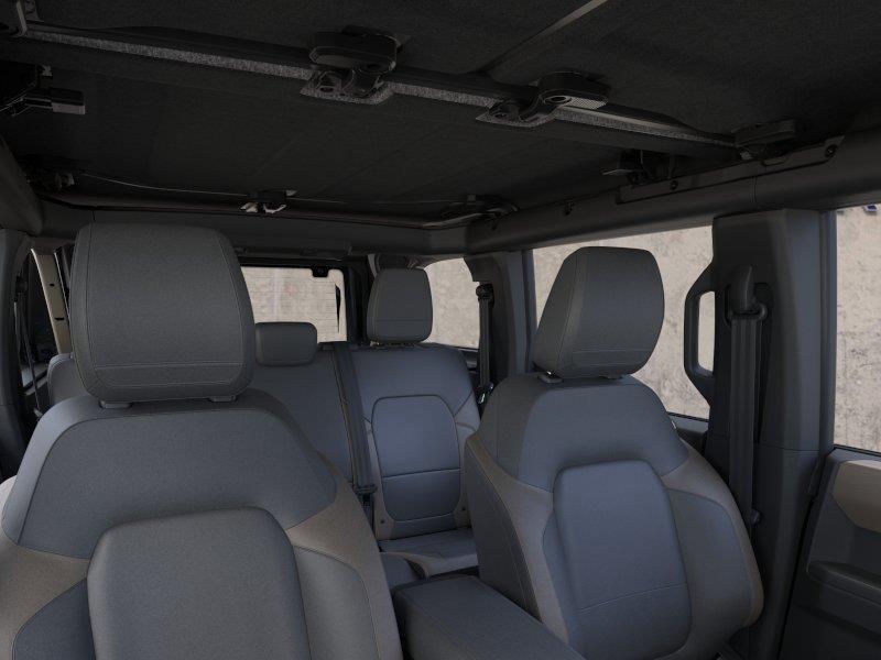 Vehicle photo 12