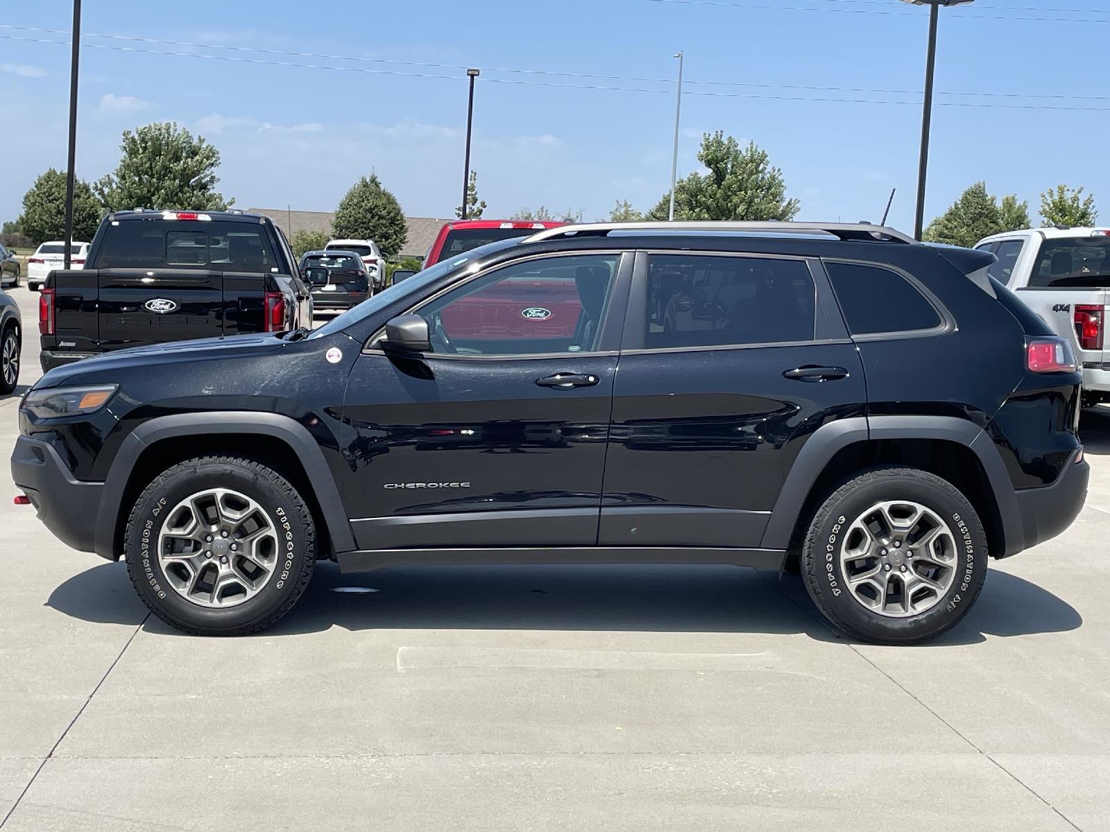 Used 2020 Jeep Cherokee Trailhawk SUV for sale in Lincoln NE