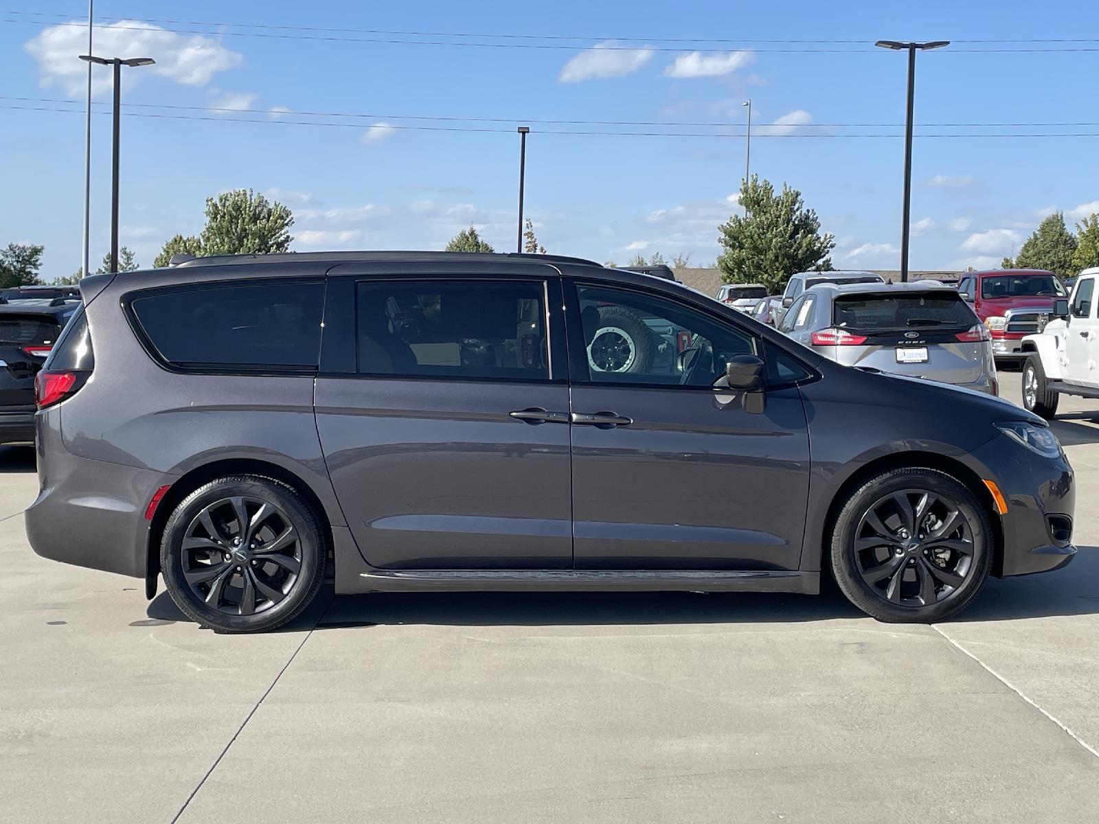 Used 2020 Chrysler Pacifica Touring Minivans for sale in Lincoln NE