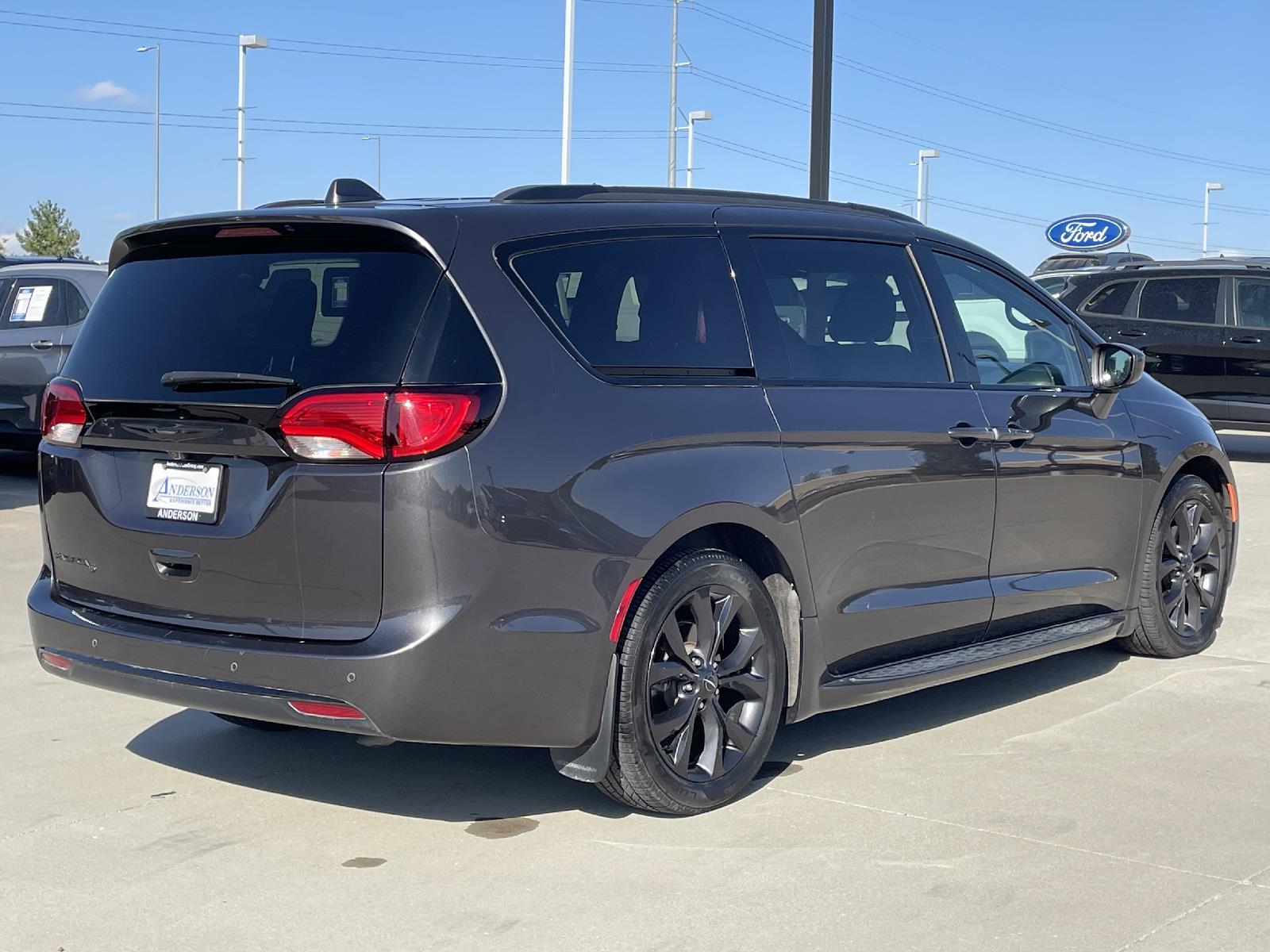 Used 2020 Chrysler Pacifica Touring Minivans for sale in Lincoln NE