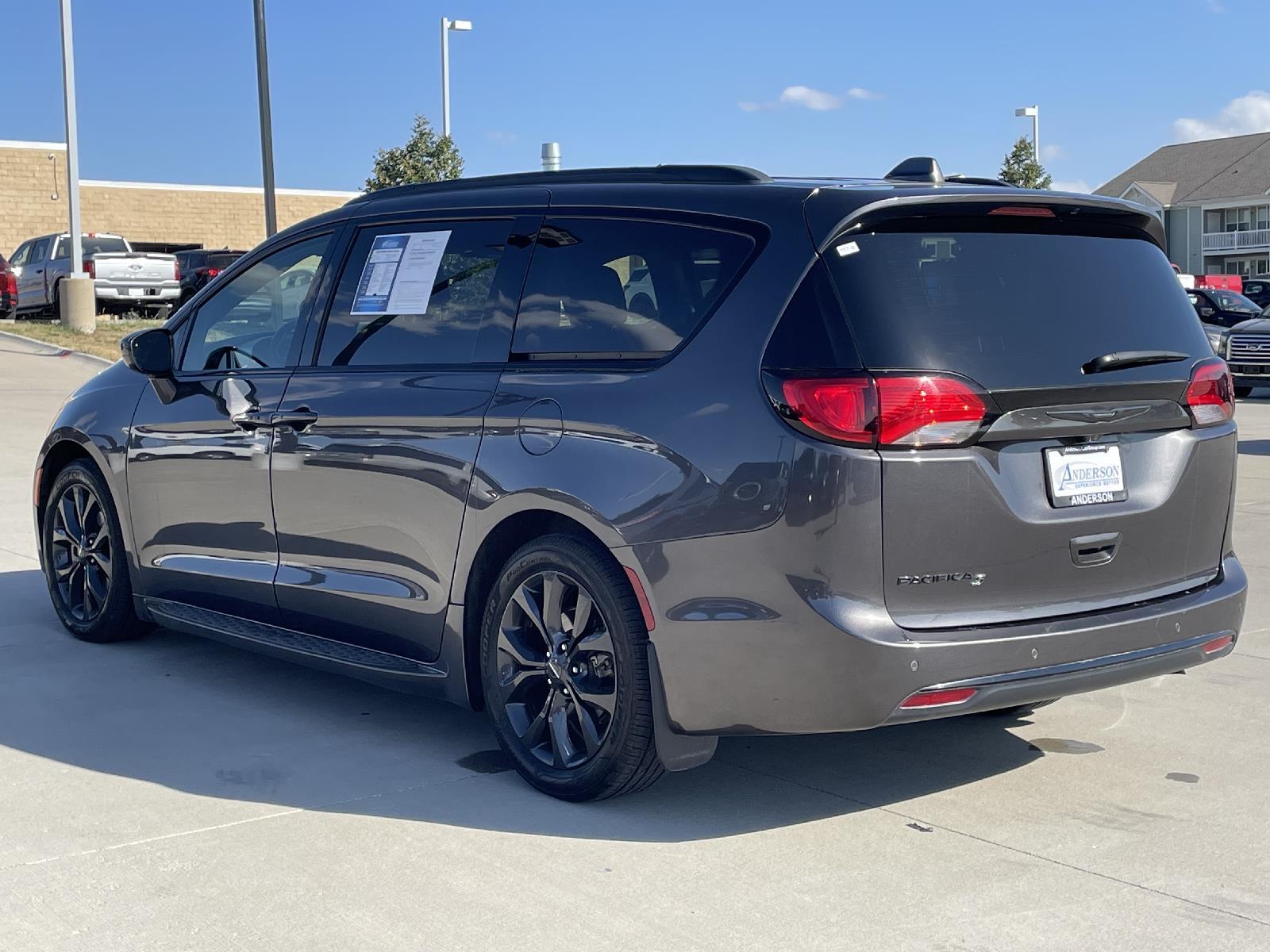 Used 2020 Chrysler Pacifica Touring Minivans for sale in Lincoln NE