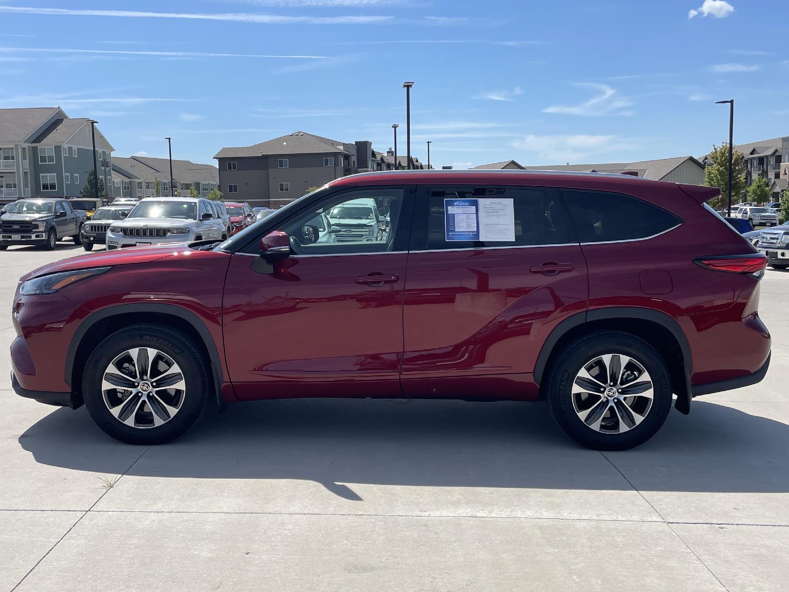 Used 2022 Toyota Highlander XLE SUV for sale in Lincoln NE