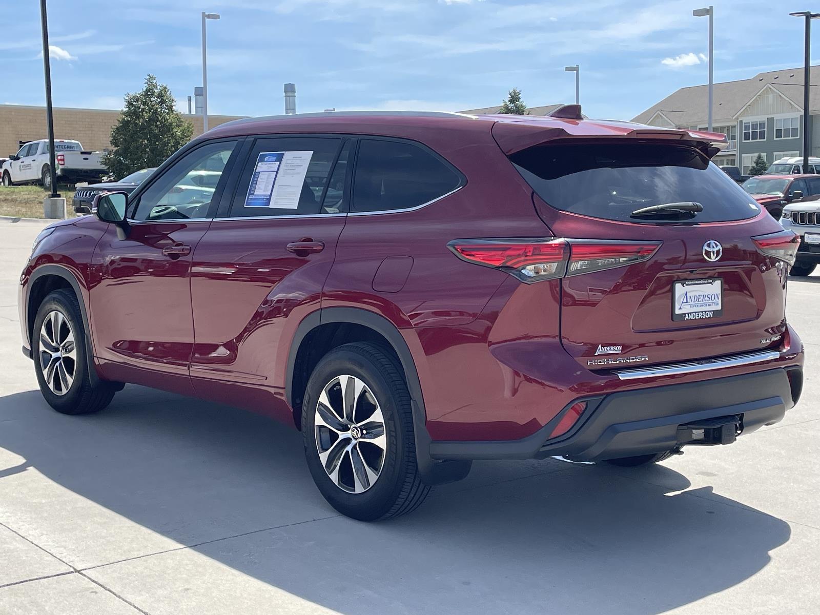 Used 2022 Toyota Highlander XLE SUV for sale in Lincoln NE