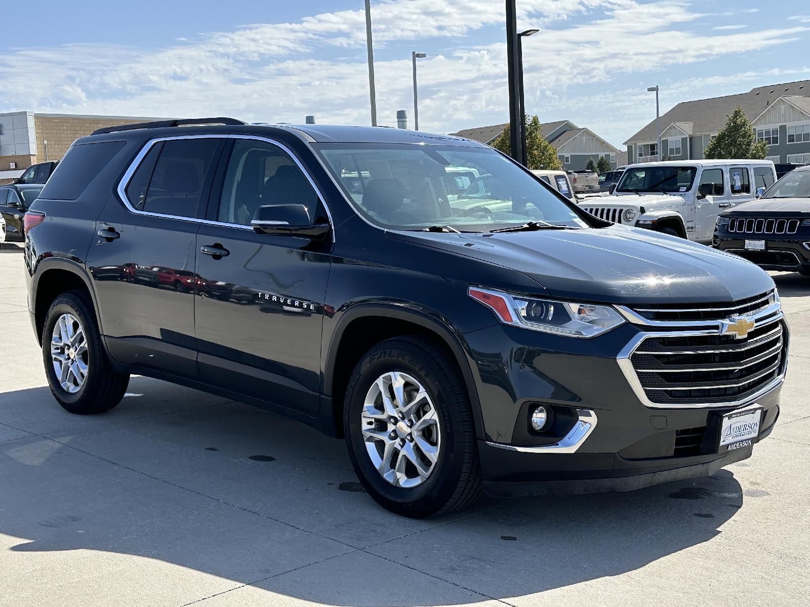 Used 2019 Chevrolet Traverse LT Cloth SUV for sale in Lincoln NE