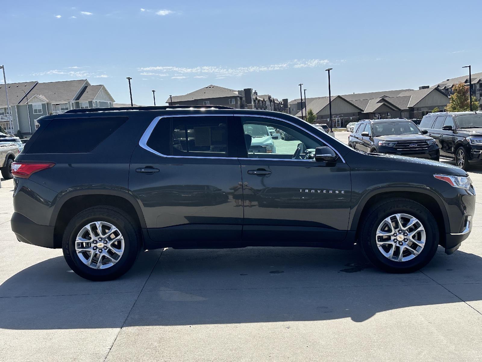 Used 2019 Chevrolet Traverse LT Cloth SUV for sale in Lincoln NE