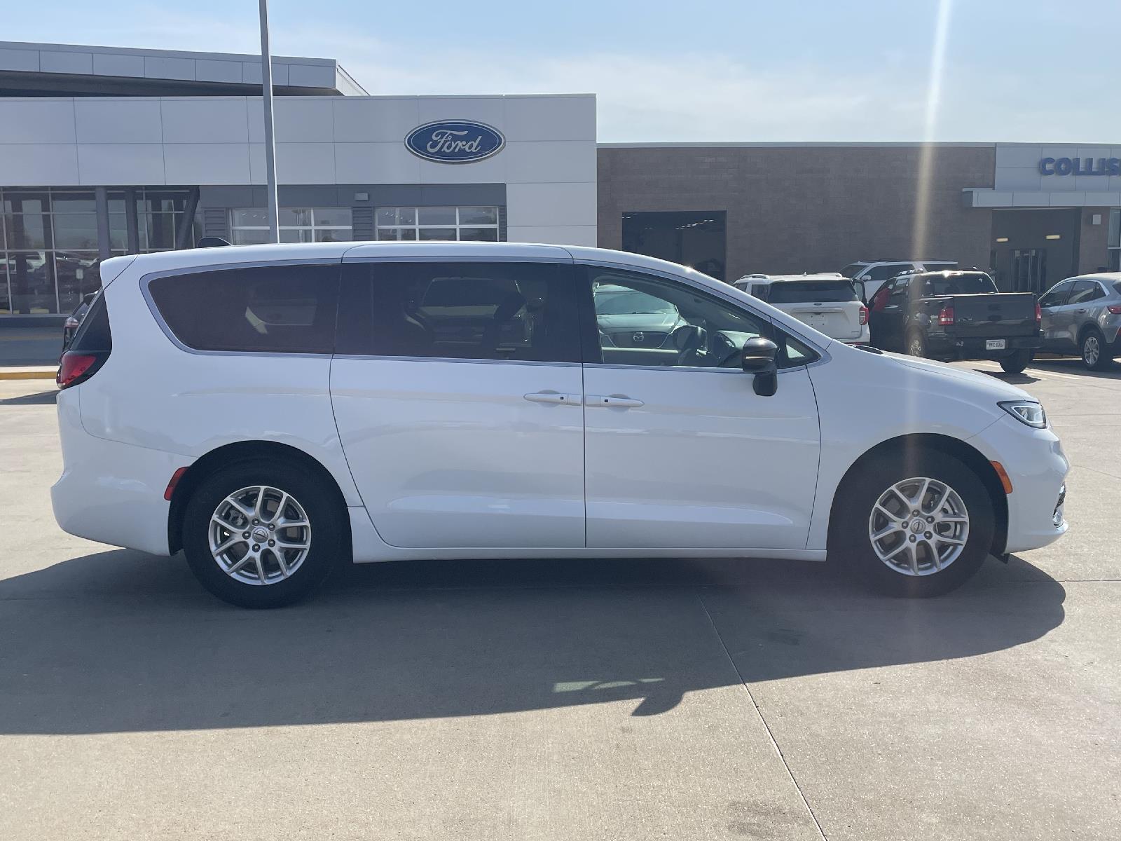 Used 2024 Chrysler Pacifica Touring L Minivans for sale in Lincoln NE